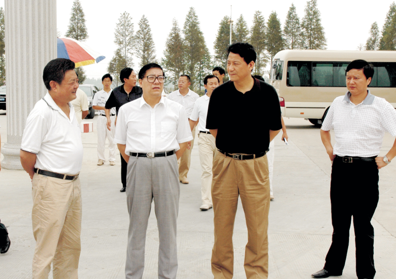  2006年9月1日，湖北省委常委、統戰部部長蘇曉雲蒞臨我公司考察，張嗣義書記陪同